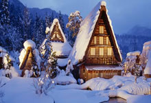 陈梦社媒分享生活照:街头散步,享受甜品的快乐时光.